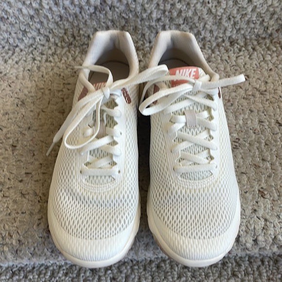 Nike Flex Experience Women's Sz 7.5 Running Shoes Cream Rose Gold NEW - Picture 2 of 7